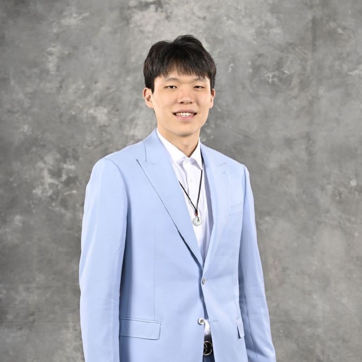 PG模拟器电子-杨瀚森微博头像焕新：从约基奇趣味造型转为正式西装形象